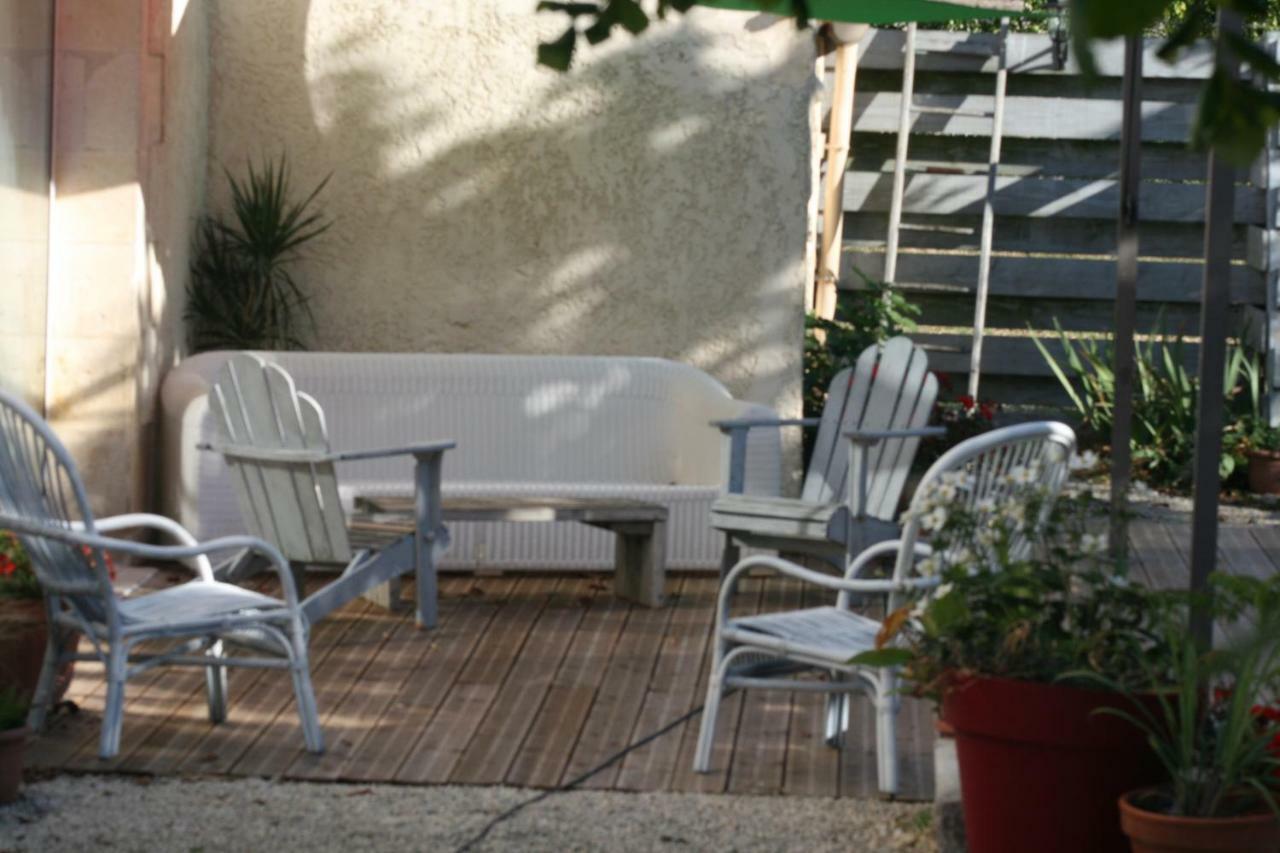 Maison Lavande Bed and Breakfast Saint-Jean-dʼAngély Exteriör bild