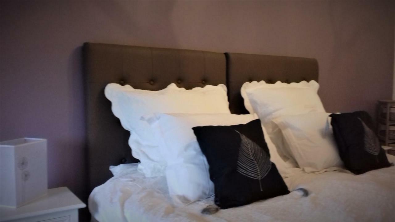 Maison Lavande Bed and Breakfast Saint-Jean-dʼAngély Exteriör bild