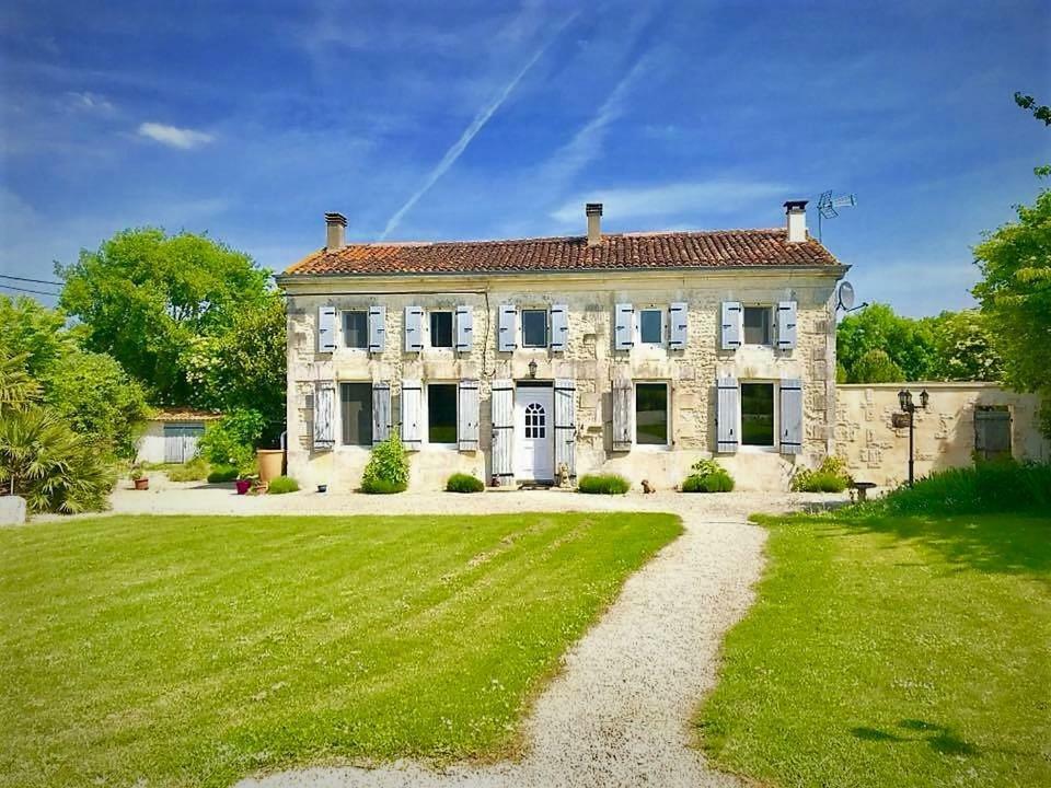 Maison Lavande Bed and Breakfast Saint-Jean-dʼAngély Exteriör bild