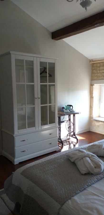 Maison Lavande Bed and Breakfast Saint-Jean-dʼAngély Exteriör bild